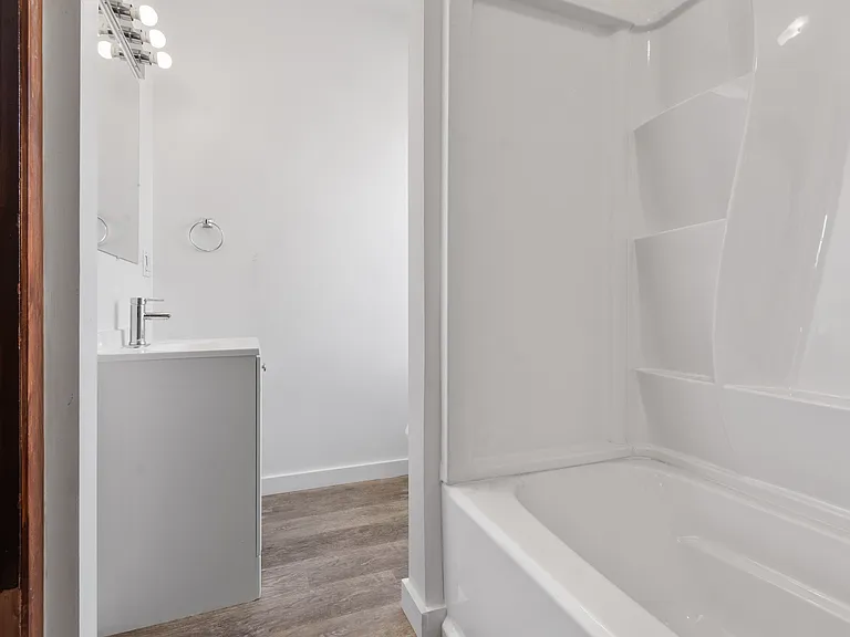 326 Anthony St — Photo 19