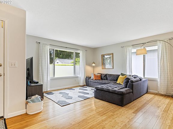 4th image of 5544 SE Firwood St