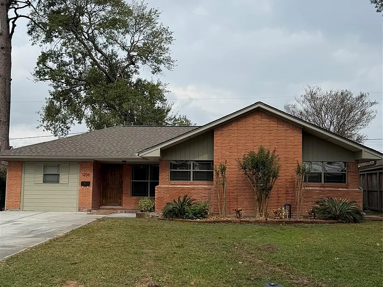 1206 Stonecrest Dr — Photo 1