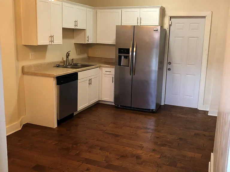 2509 Grinstead Dr — Photo 4