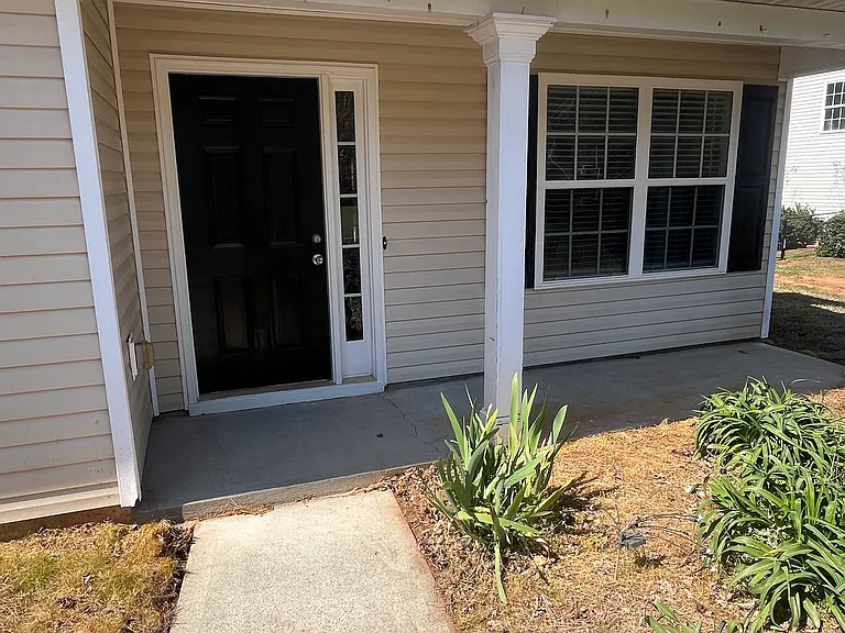 212 Rainbow Ln — Photo 2