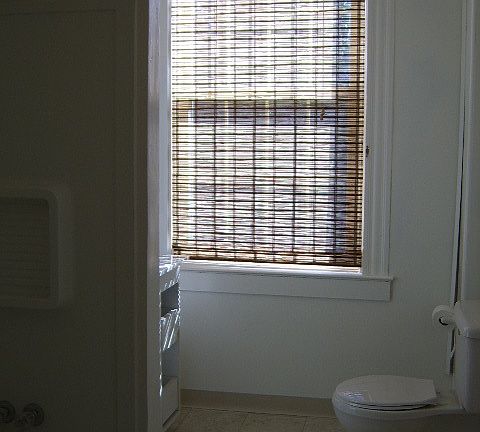 bathroom with tub/shower