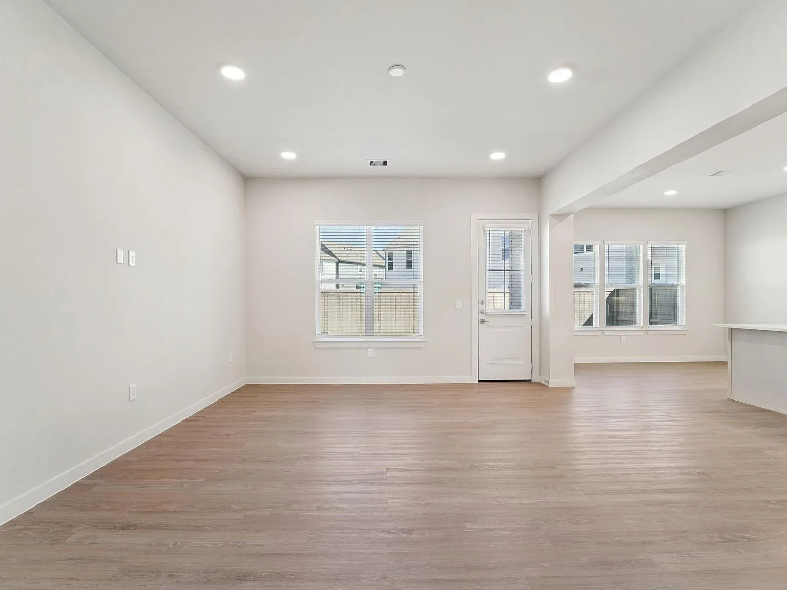 3 bed, 2.5 bath, 1909 sqft, $2,695 — Photo 3