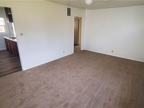 5th image of 122 Forestwood Ave