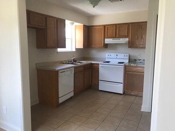 4th image of 2620 Acron St