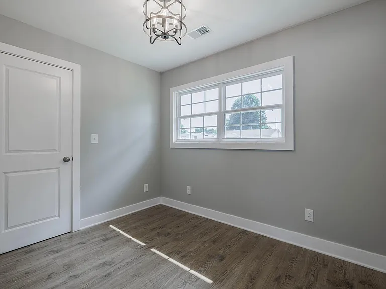 660 Fargo St — Photo 9