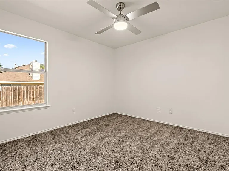 8433 Hawks Nest Dr — Photo 24