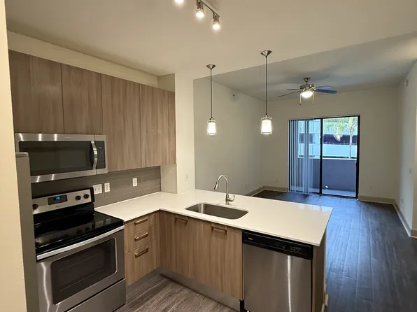 8430 NW 33rd Ter #33, Miami, FL 33122