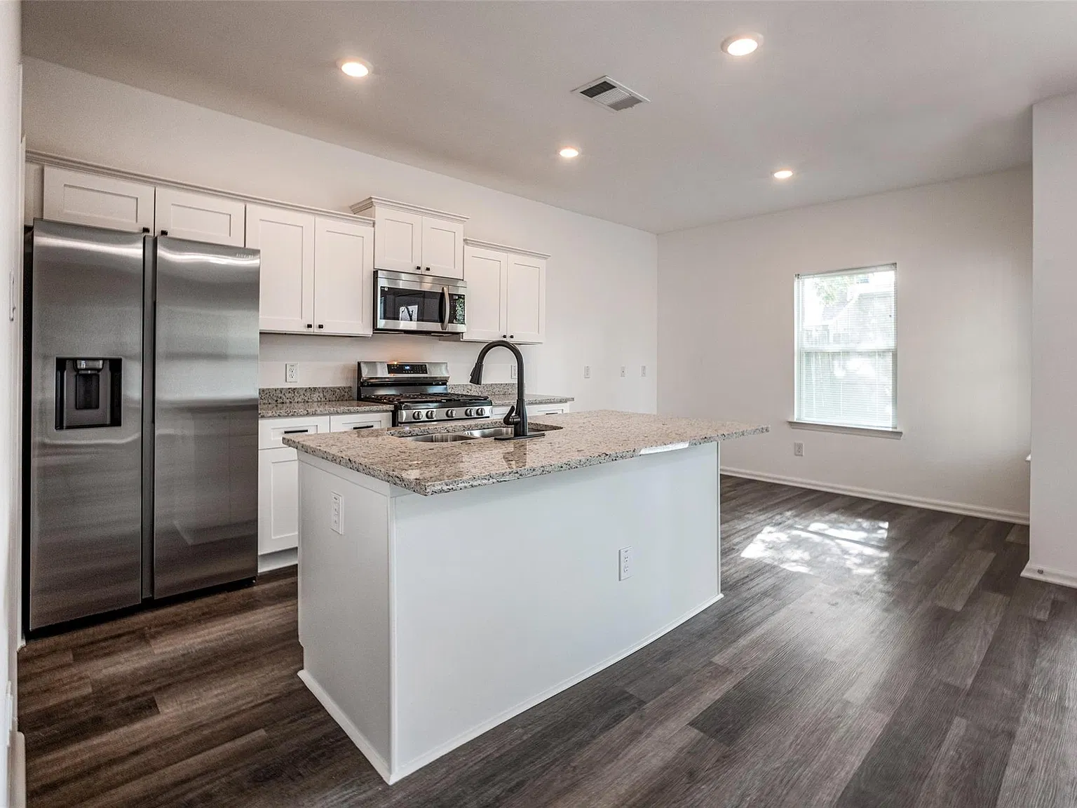 3 bed, 2.5 bath, 1650 sqft, $2,250 — Photo 1