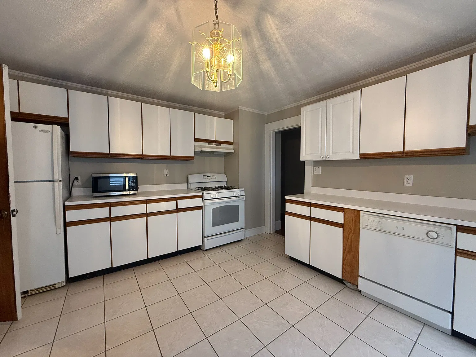 2 bed, $2,500 — Photo 2