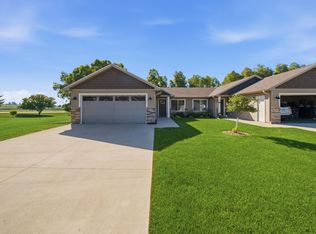 148 Highland Cir, Zumbrota, MN 55992