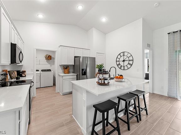 5th image of 3021 NE 6th Ave