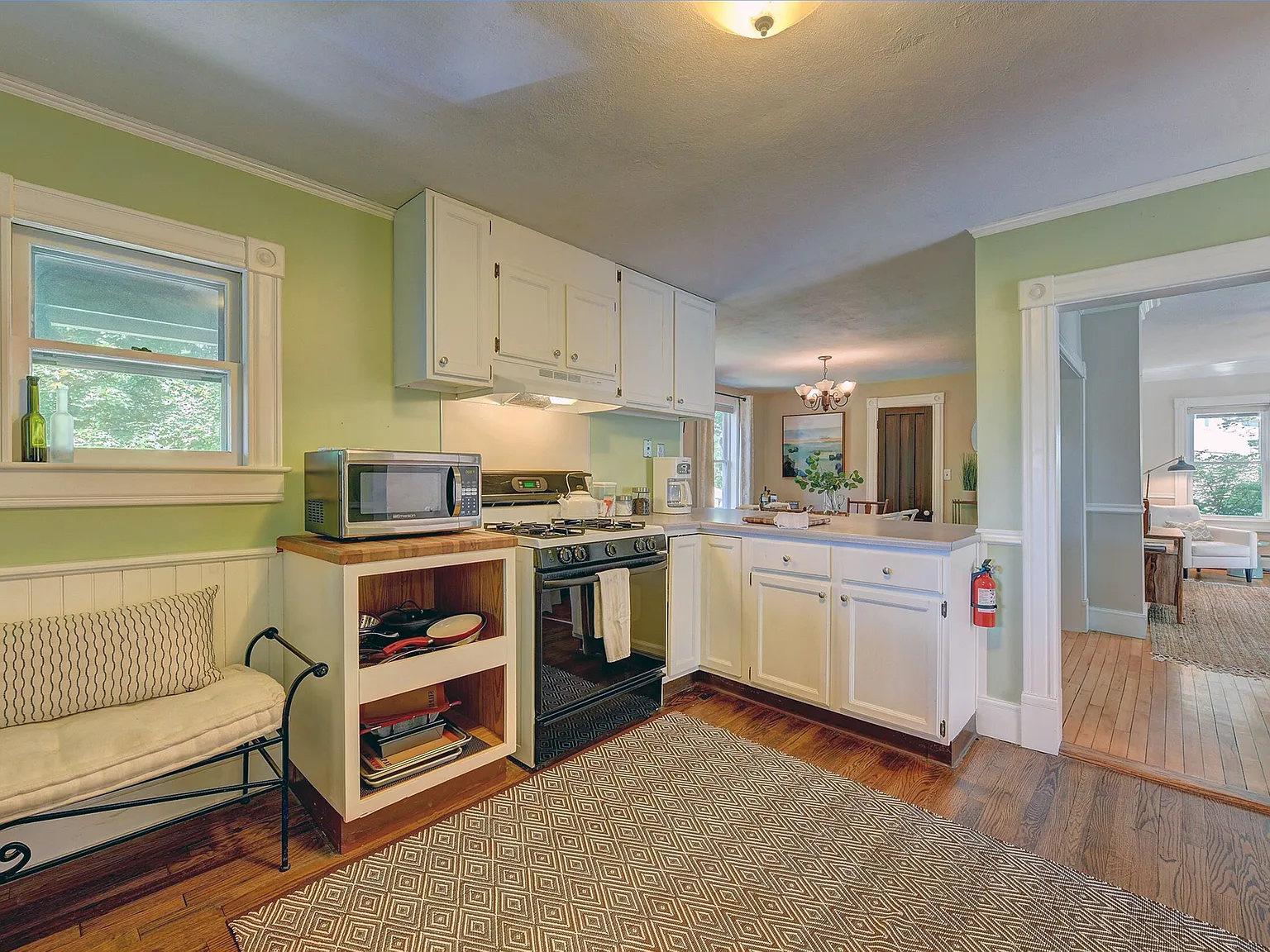 3 bed, 1.5 bath, 1446 sqft, $4,095 — Photo 4