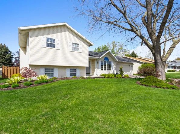 2555 Pecan St, Green Bay, WI 54311