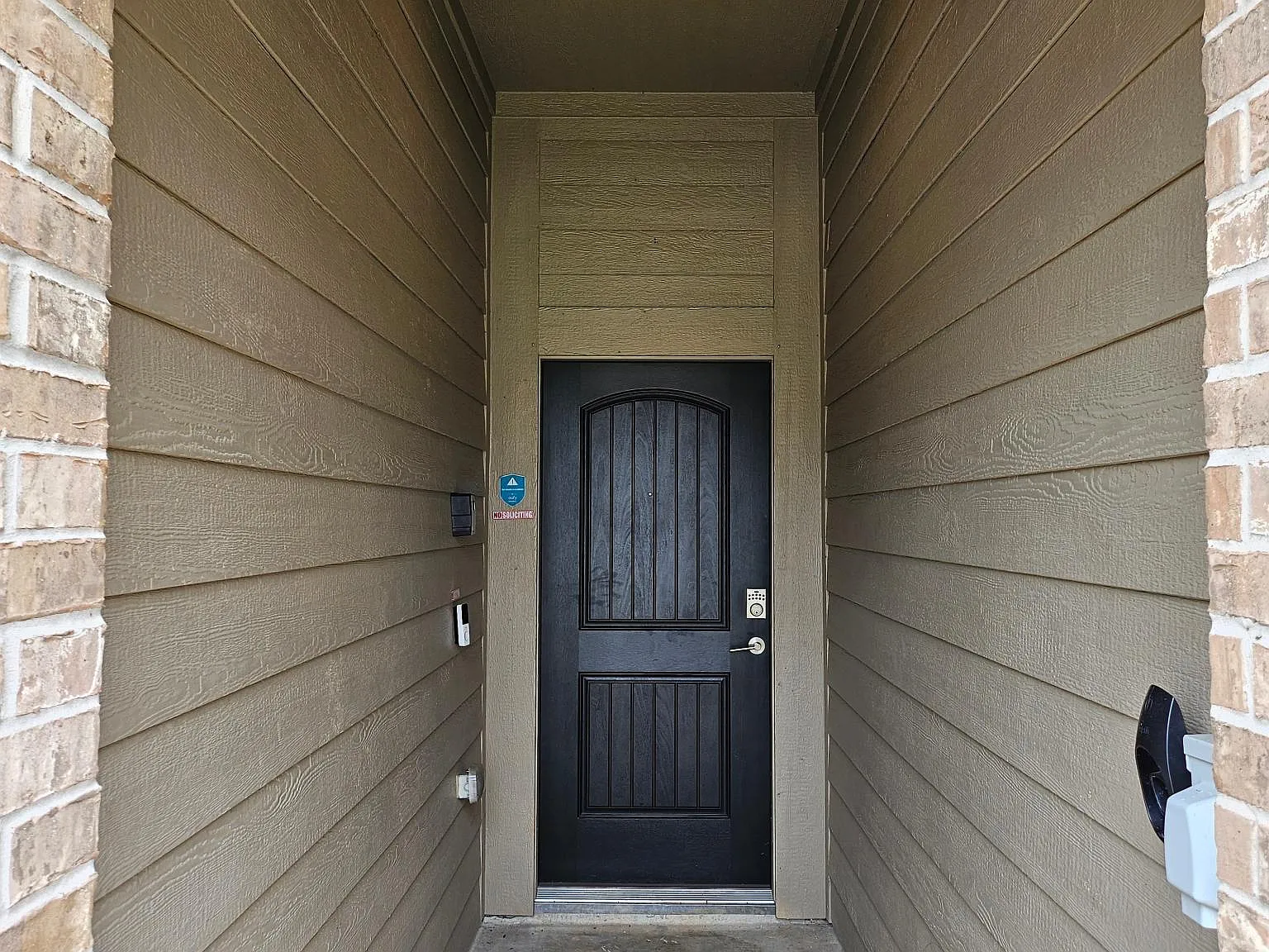 4 bed, 2.5 bath, 2244 sqft, $2,450 — Photo 2