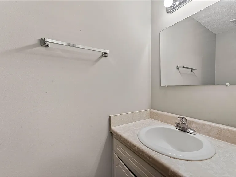 114 Cunningham Pl #B — Photo 13