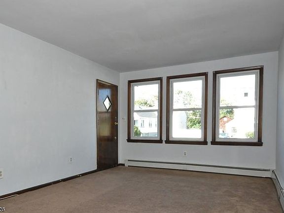 5th image of 41 Dakota St