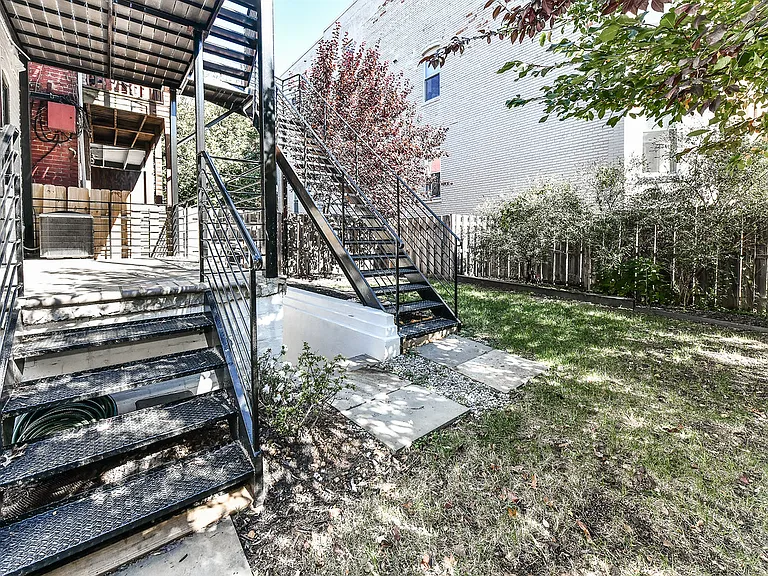 2 S St NE #2 — Photo 18