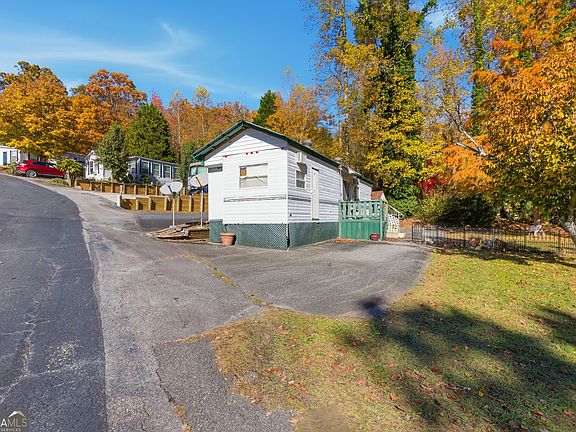 2nd image of 107 Holiday Loop