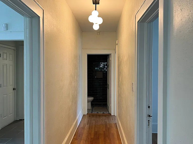 979 Moreland Ave SE — Photo 17