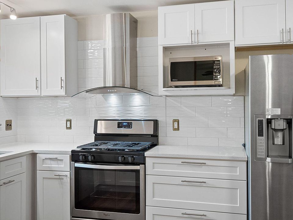 1st image of 900 Fernview Dr