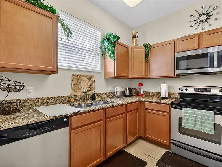 1323 Priory Cir — Photo 18