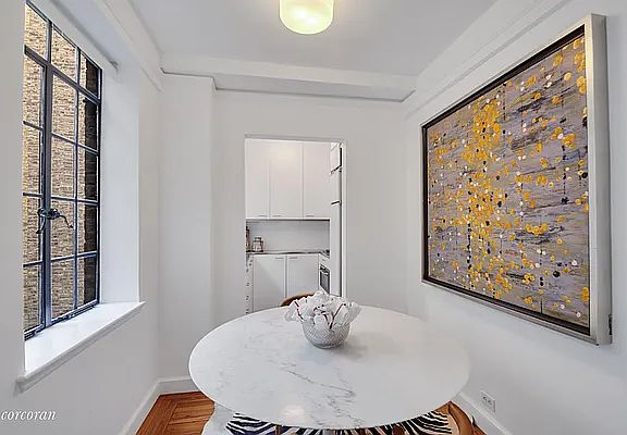 3rd image of 333 E 43rd St APT 801
