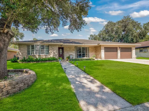 2202 Eaves Dr, Baytown, TX 77520