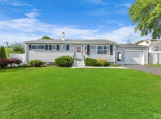 19 Woodcrest Dr, Old Bridge, NJ 08857