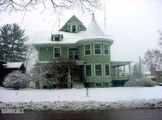 904 W Stephenson St, Freeport, IL 61032