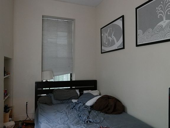 3rd image of 346 Gates Ave #A3za