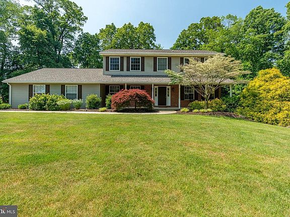 2nd image of 200 Sunbury Ln