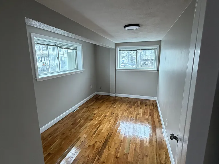 23 Roughan St #3 — Photo 6