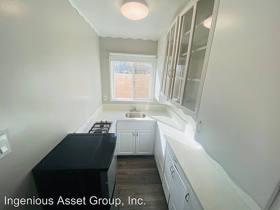 4th image of 14412 Emelita St