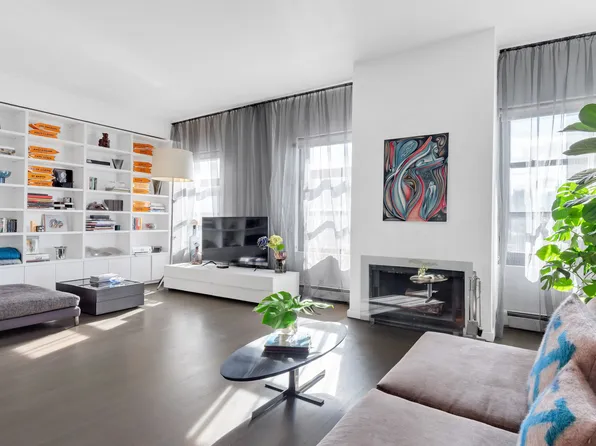 529 West 42nd Street image 1 of 9