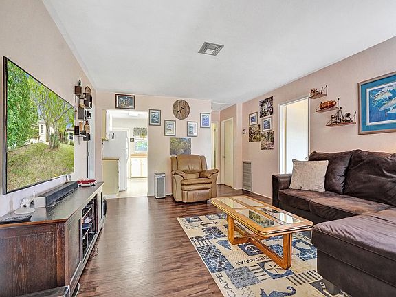 4th image of 5308 NE 4th Terrace