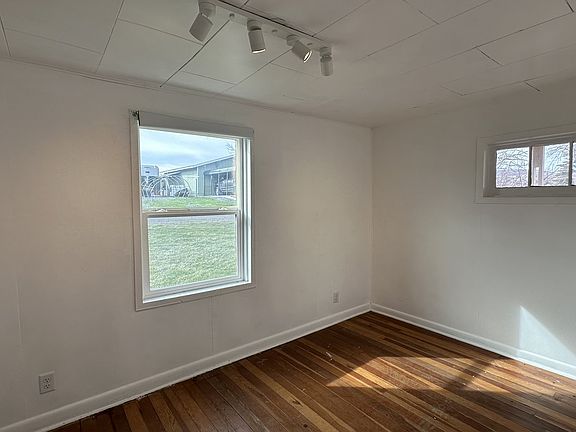 3rd image of 406 Ellsworth St