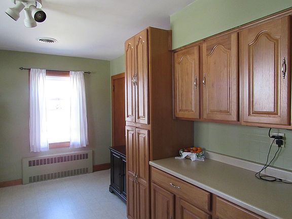 2nd image of 219 Vine St