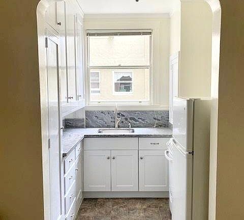 3rd image of 1745 Pacific Ave #303