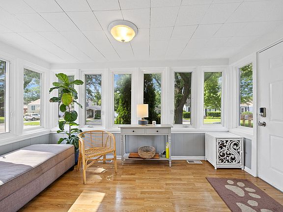 2nd image of 548 Prairie Ave