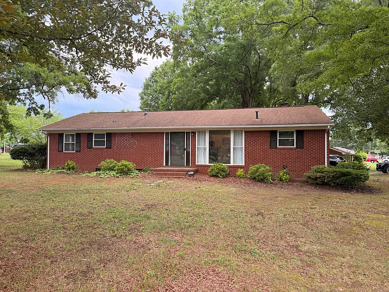 527 Katherine Ave — Photo 1