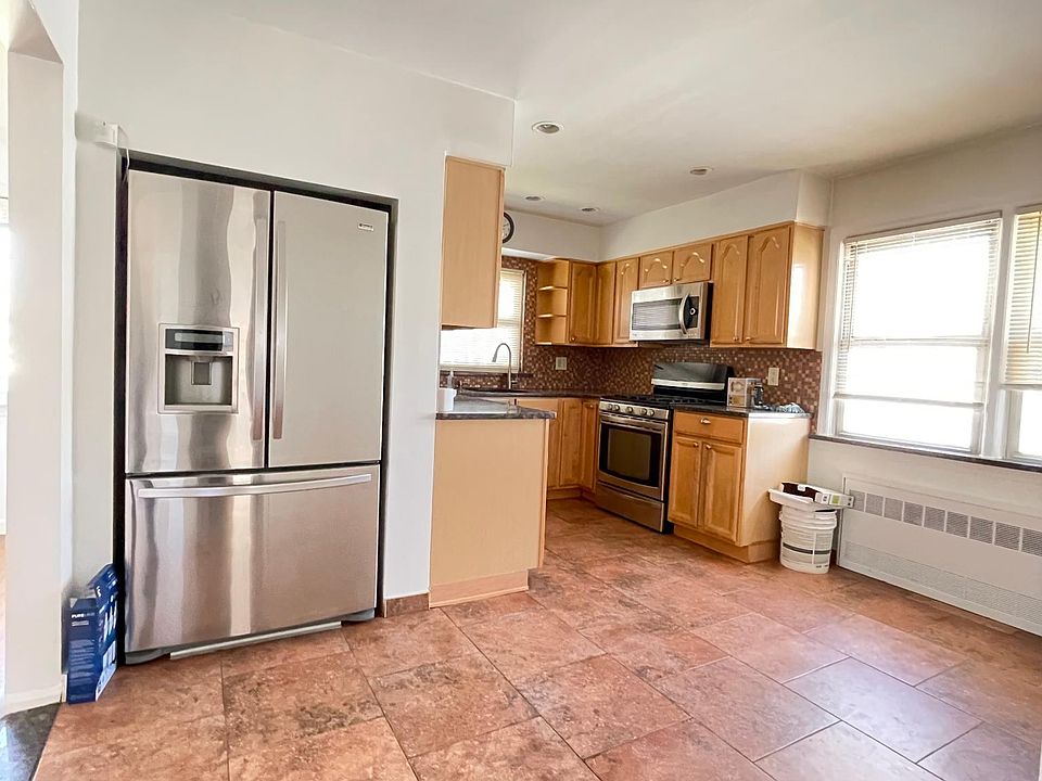 1st image of 348 Burgher Ave