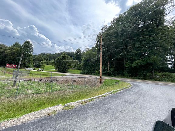 3rd image of Memorial Blvd