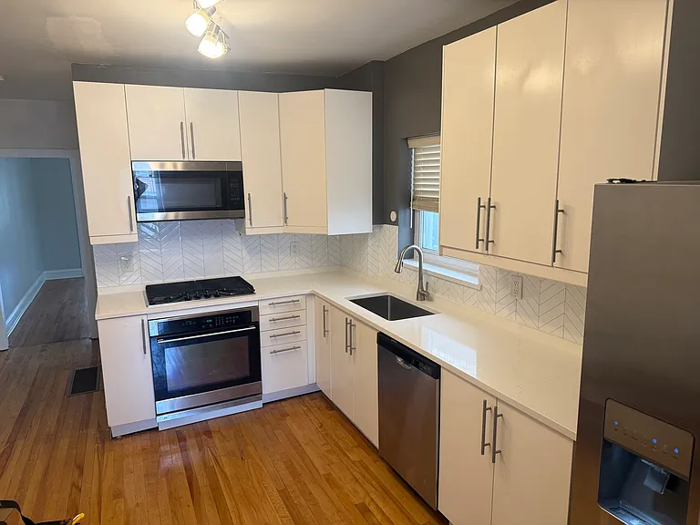 4139 N Troy St #1 — Photo 2