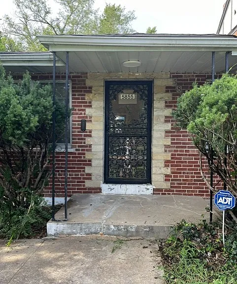 5855 Pershing Ave — Photo 1