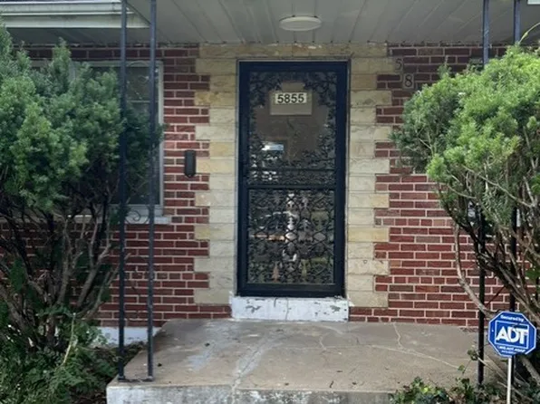 5855 Pershing Ave, Saint Louis, MO 63112