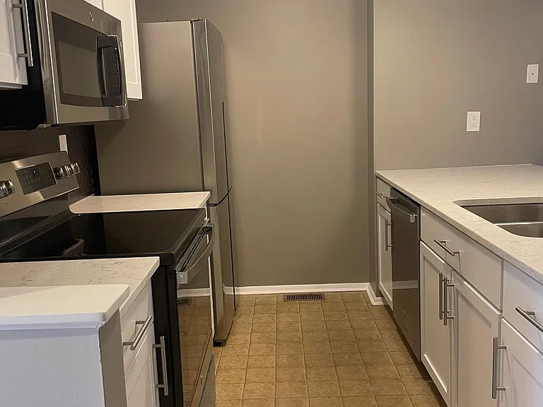648 Topaz Ln — Photo 3