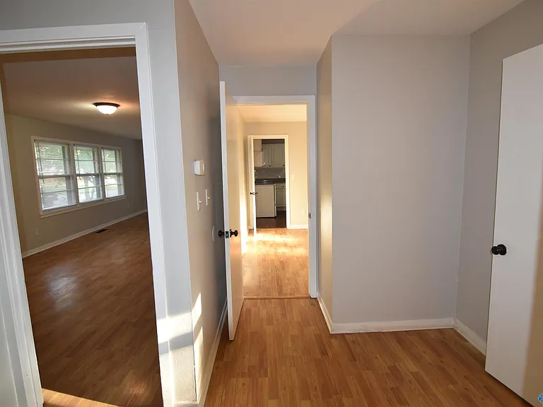 411 Ewing Dr — Photo 11