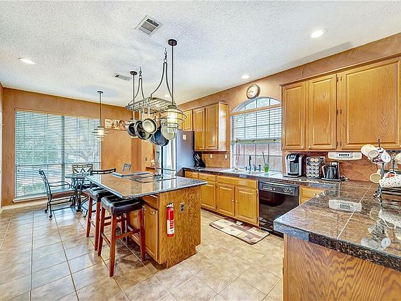 4th image of 3104 Glenmere Ct