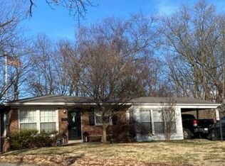 275 Saint Patrick Ln, Florissant, MO 63031